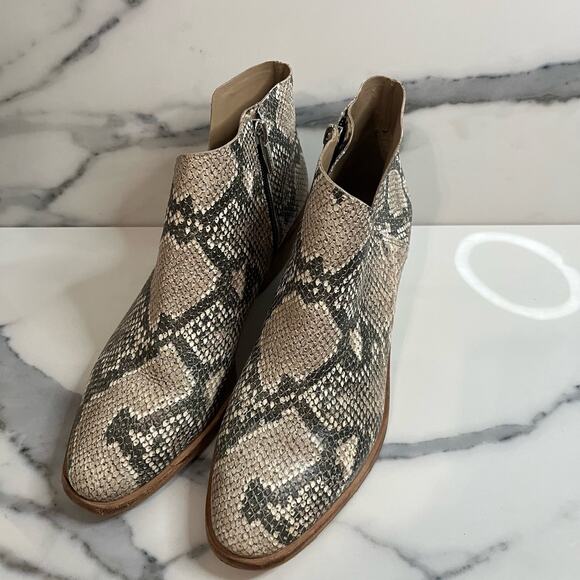 Vince Camuto | Women's Green Cream Reptile Leather Arendara Booties Sz 9 - Picture 3 of 8